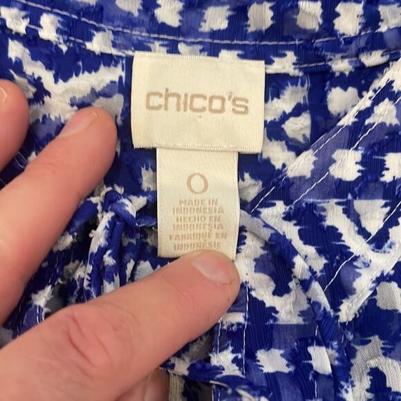 Chico's Blue/White Aztec Ikat peasant Print Tie-Front Blouse Size 0 small - Picture 6 of 8